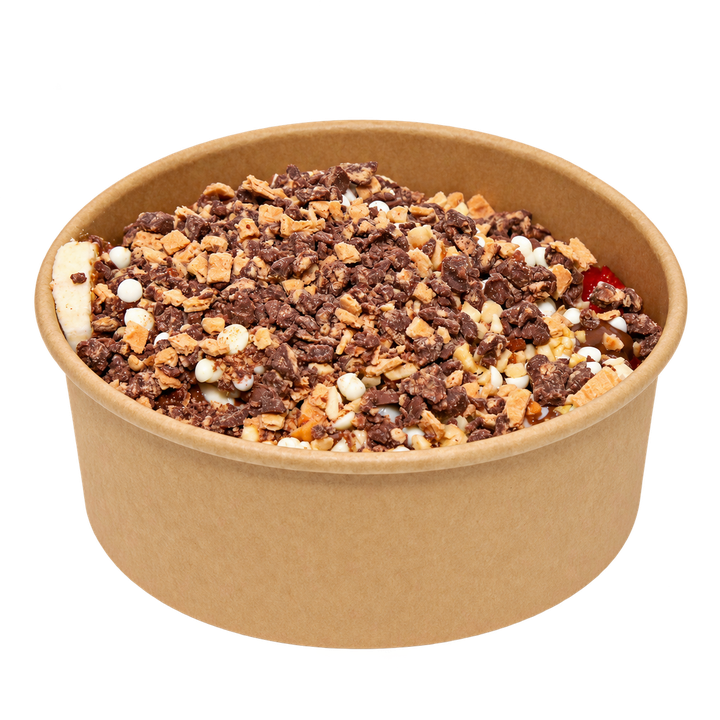 KitKat pancake bowl; KitKat parçaları, çikolata, meyve ve çıtır dokularla